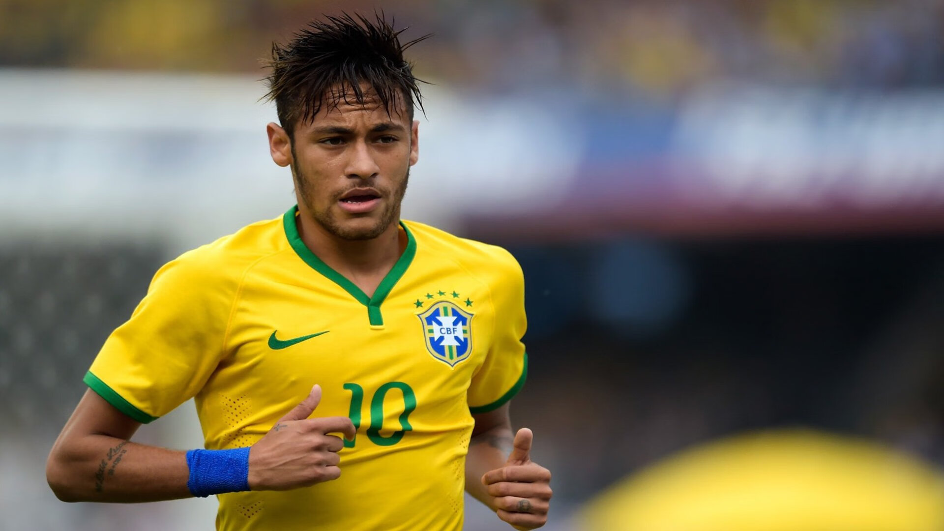 多支队伍采用高位逼抢战术比赛节奏全面加快更具观赏性，高位低抢